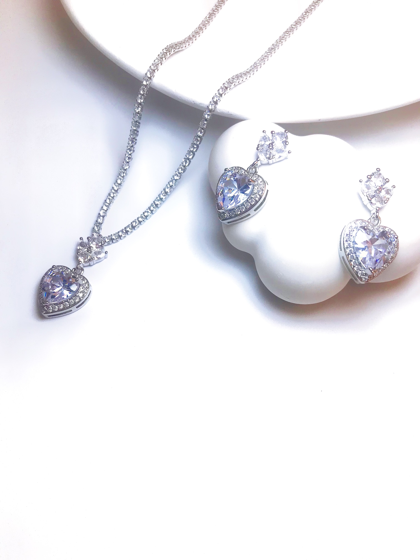 Set Corazón de Reina – Collar y Aretes con Circonia Cúbica y Baño de Rodio Plateado | Veramorest