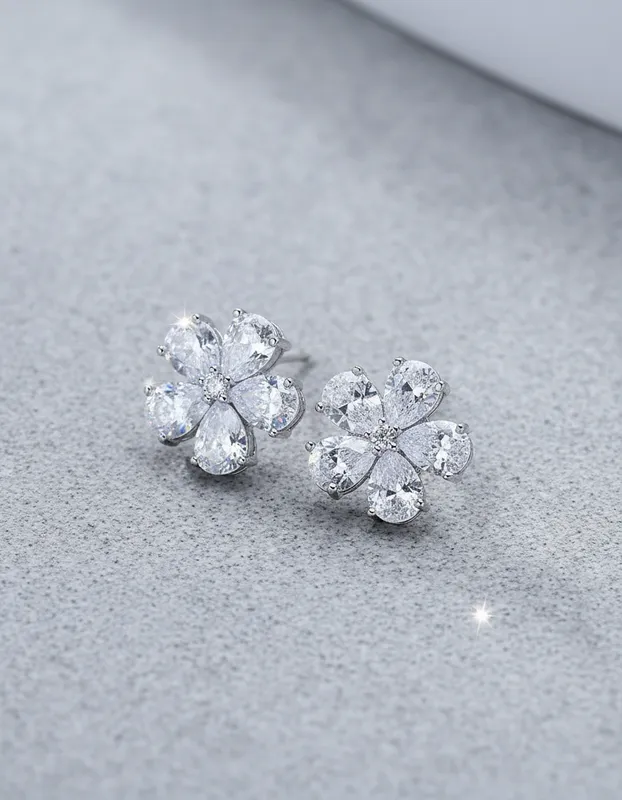 Aretes en forma de flor con cinco pétalos de circonia brillante – diseño elegante y femenino Veramorest.3