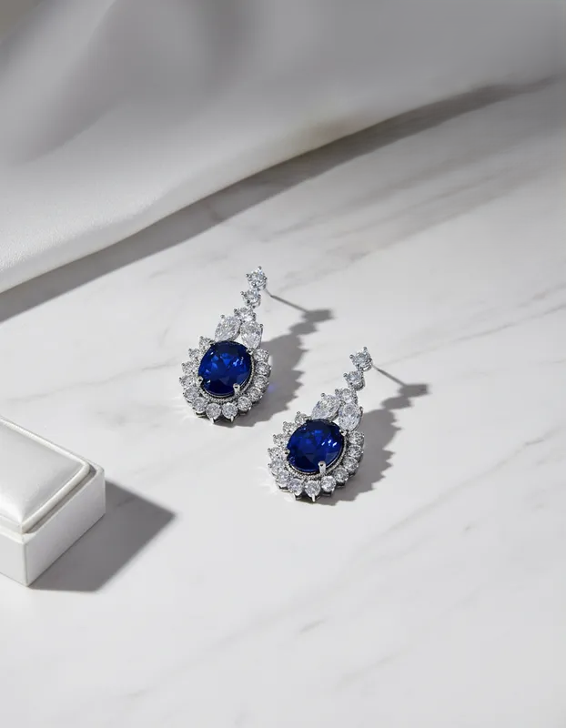 Aretes tipo lágrima con piedra azul zafiro y cristales brillantes - Veramorest Aretes tipo lágrima con piedra azul zafiro y cristales brillantes - Veramorest