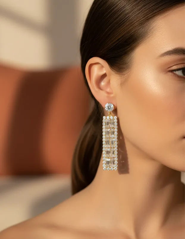 Aretes largos rectangulares con cristales tipo baguette y baño de oro – Veramorest
