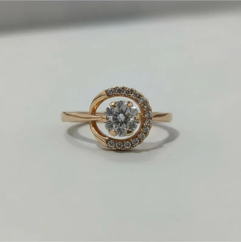 Anillo Círculo de Luz con Cristal Central | Inspiración en Proverbios 31:25 – Veramorest