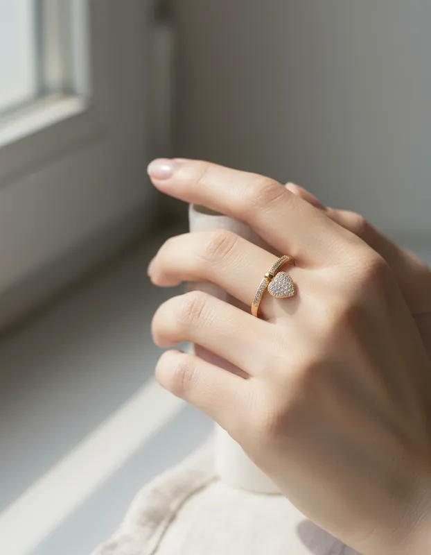 Anillo Dorado con Dije de Corazón – Fe, Amor y Brillo | Veramorest